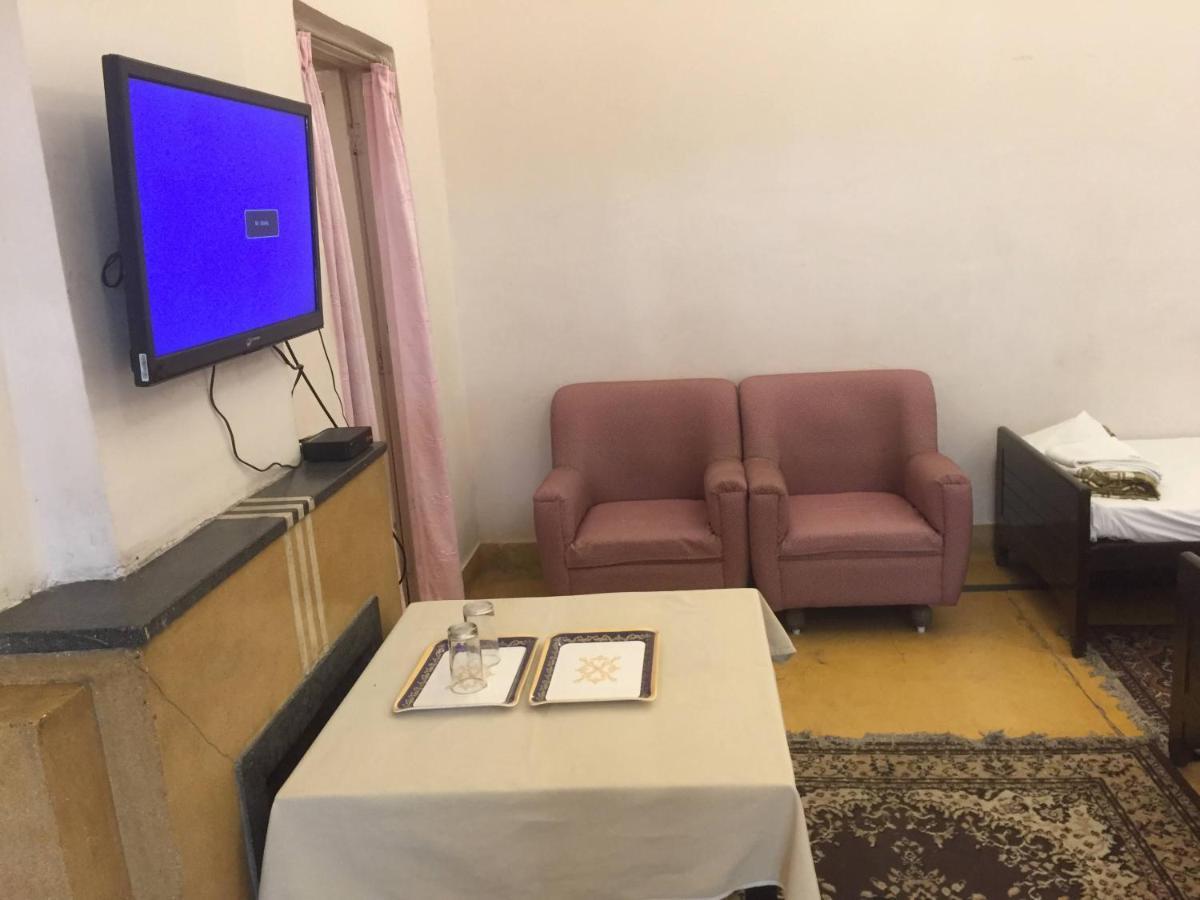 Hotel White House 데라둔 외부 사진
