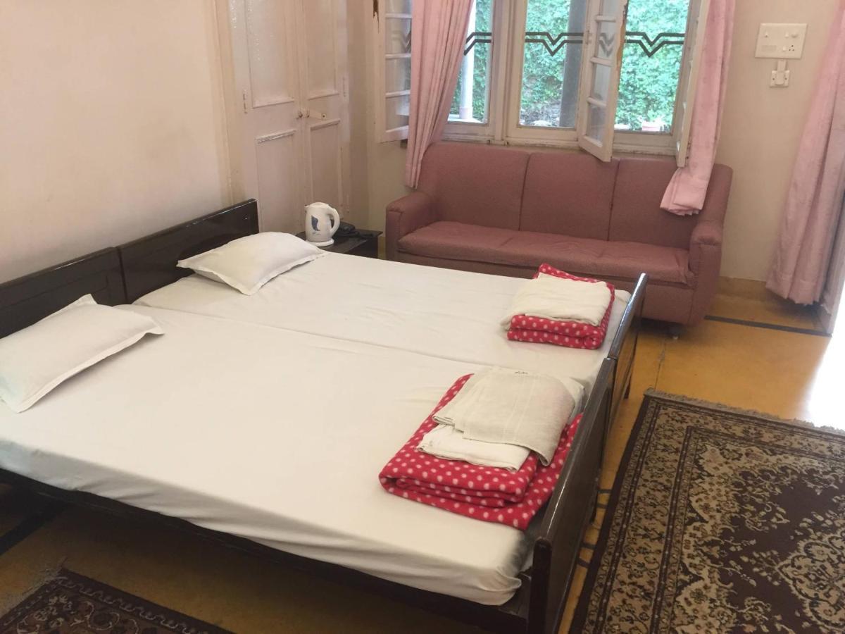 Hotel White House 데라둔 외부 사진