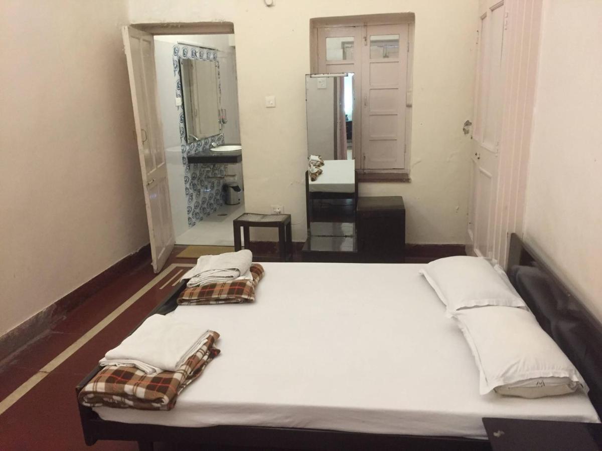 Hotel White House 데라둔 외부 사진