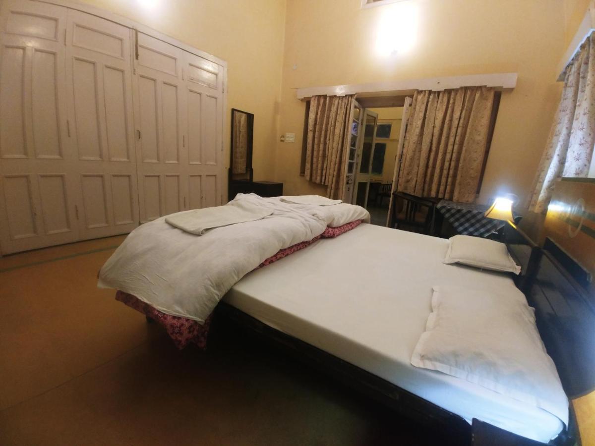 Hotel White House 데라둔 외부 사진