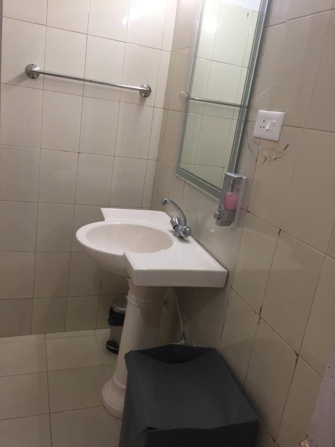 Hotel White House 데라둔 외부 사진
