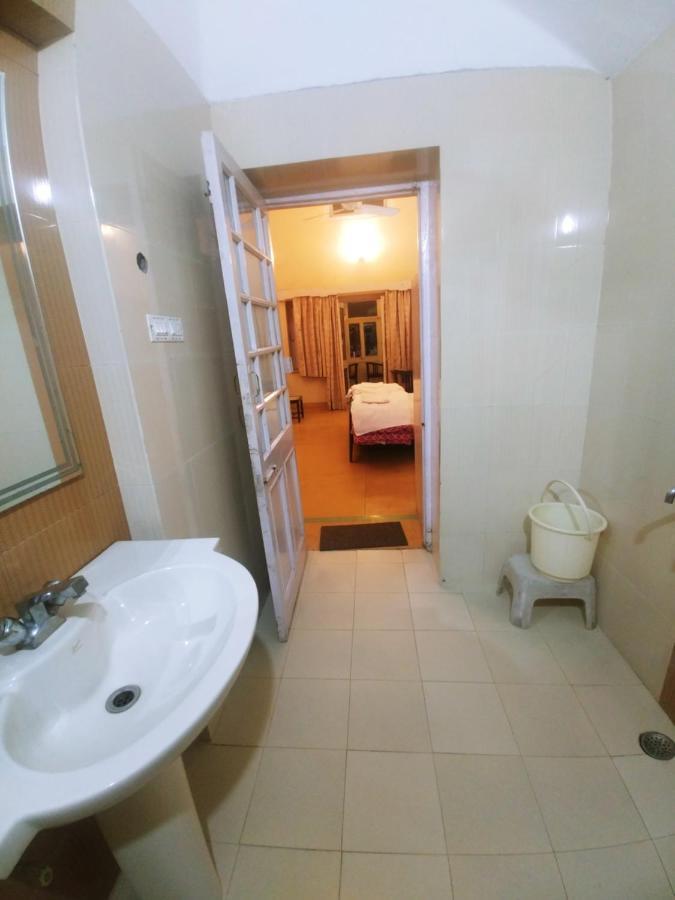 Hotel White House 데라둔 외부 사진