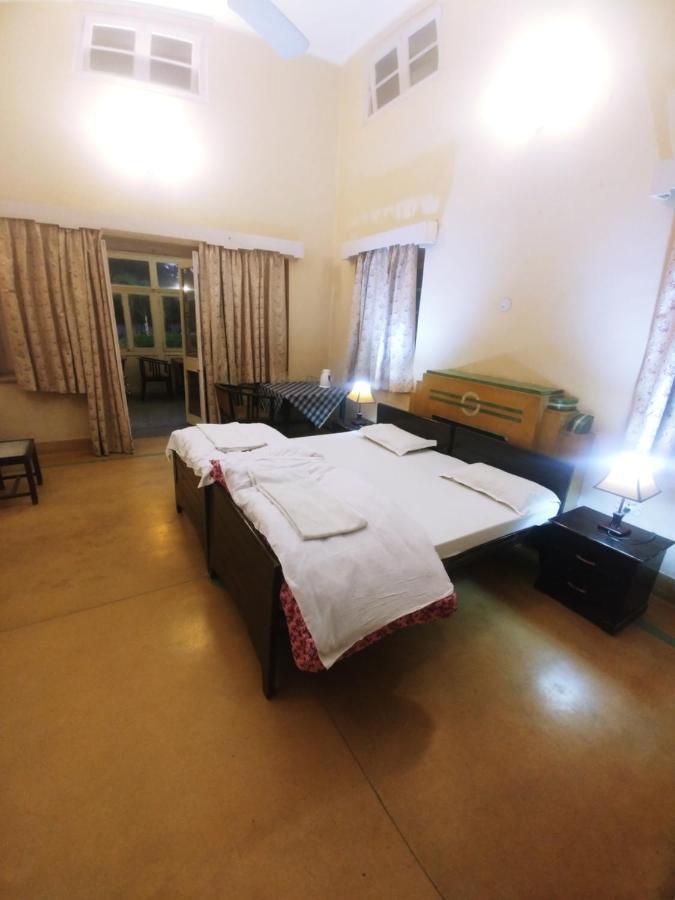 Hotel White House 데라둔 외부 사진