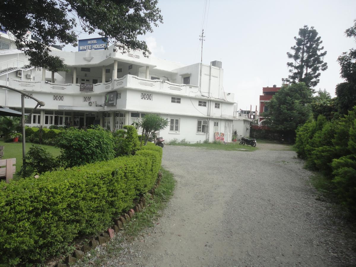 Hotel White House 데라둔 외부 사진