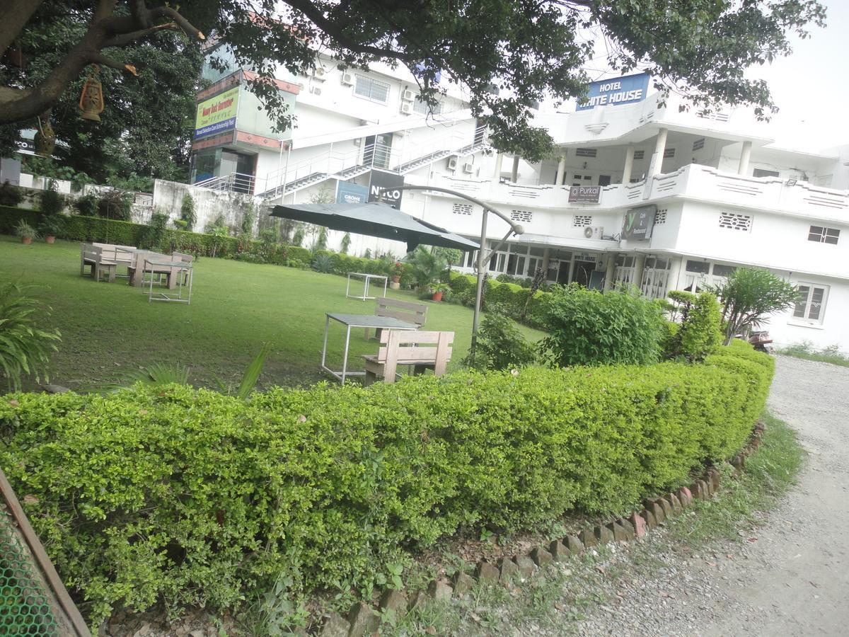 Hotel White House 데라둔 외부 사진